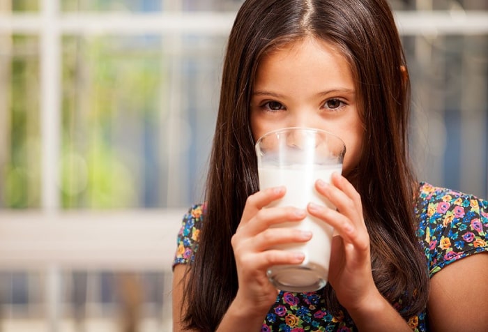 شیر یک نوشیدنی مقوی برای کودکان