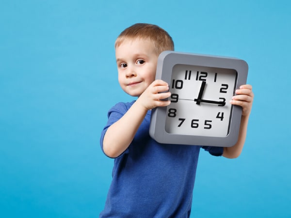 زمان مناسب آموزش ساعت با بازی