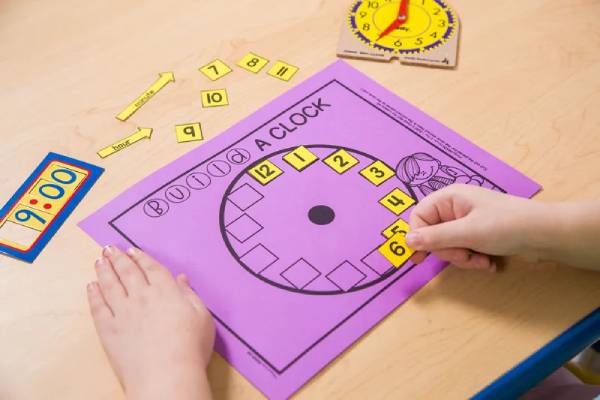 آموزش ساعت خواندن به کودک با بازی