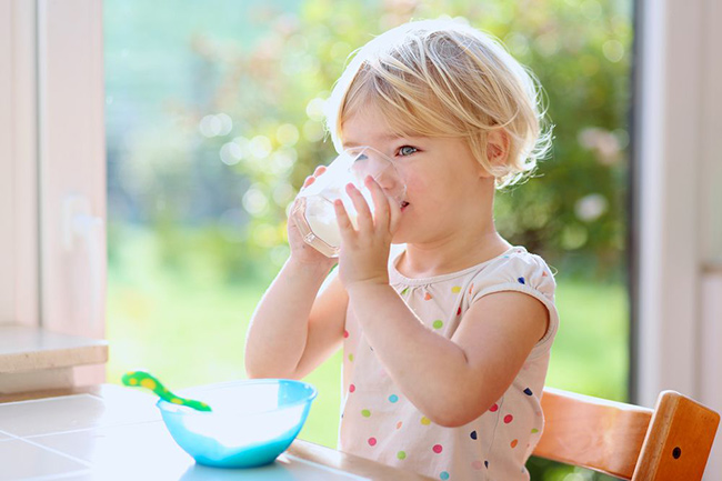 انواع نوشیدنی با شیر برای کودکان