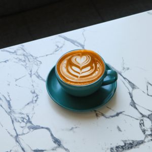 لاته با شیر فندق